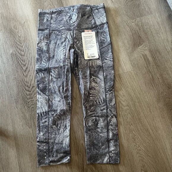 NEW Lululemon Fast & Free Crop - Picture 7 of 10